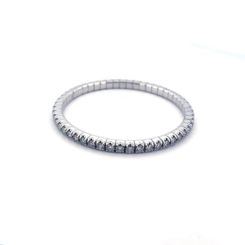 360 degree view of Seamless Stretch Lab Diamond Bracelet