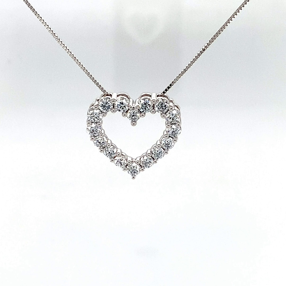 360 degree view of Lab Grown Diamond Pave Heart